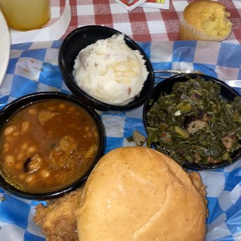 Famous Dave's Bar-B-Que - iris Chicken Sandwhich - Barbeque Near Me - North Riverside, Illinois