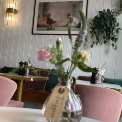 Sunnyside Cafe - Dining area