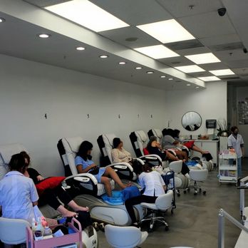 Nail Lounge - Nail Salons Near Me - Pasadena, California