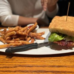 Glacier BrewHouse - Salmon burger
