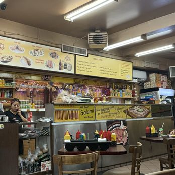 Lester's Deli - Photo 7: Order counter - Delis Near Me - Outremont, Quebec