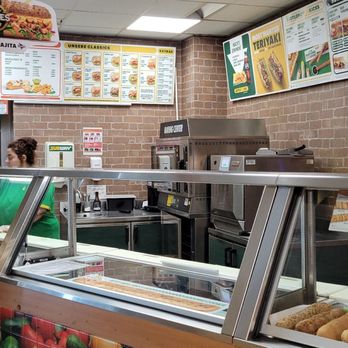 Subway - 16,88€ for one 30,48cm sandwich, two drinks one bag chips - Fast Food Near Me - Heidelberg, BW