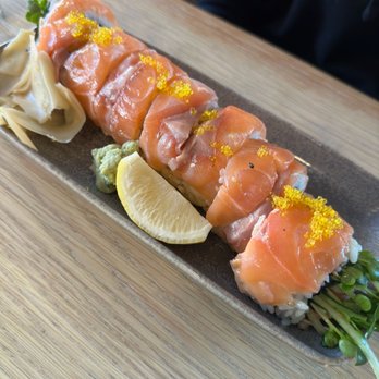 Pacific Catch - Salmon Lover Roll - Seafood Near Me - Cupertino, California Pacific Catch - Salmon Lover Roll - Seafood Near Me - Cupertino, California