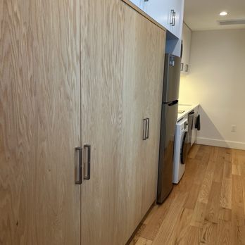 The Iris - Hallway back to bed cubicle, kitchenette and bathroom. - Hotels Near Me - Charleston, South Carolina