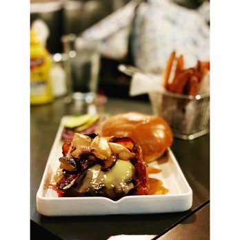 Town Tavern - Burger - Pubs Near Me - Arlington, Massachusetts