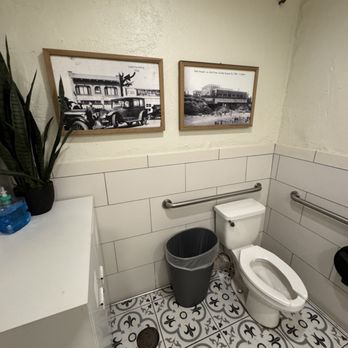 Jose's Courtroom - Clean bathroom - Mexican Near Me - La Jolla, California