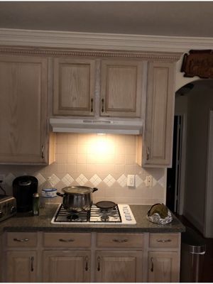 Home & Roofing Expert Logo