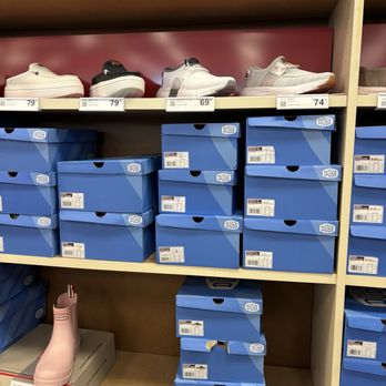 Famous Footwear - Shoe Stores Near Me - Orchard Park, New York
