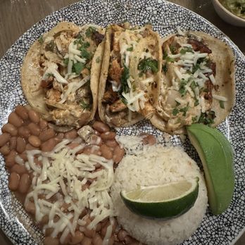 Caló Kitchen + Tequila - Chipotle chicken tacos - Cocktail Bars Near Me - Costa Mesa, California
