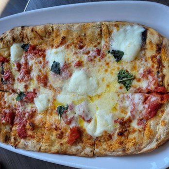 VERSA - Margarita Pizza - New American Near Me - New York, New York