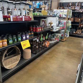 D & B Supply - Livestock Feed & Supply Near Me - Kuna, Idaho