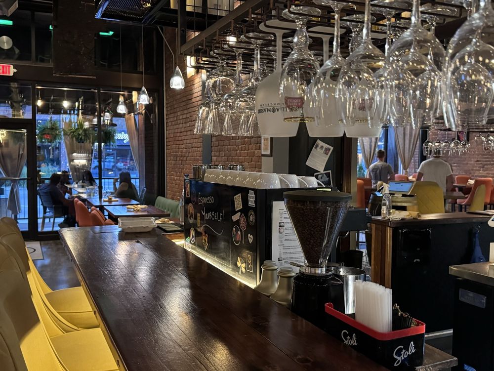 411 RESTAURANT & LOUNGE Updated November 2024 95 Photos & 42