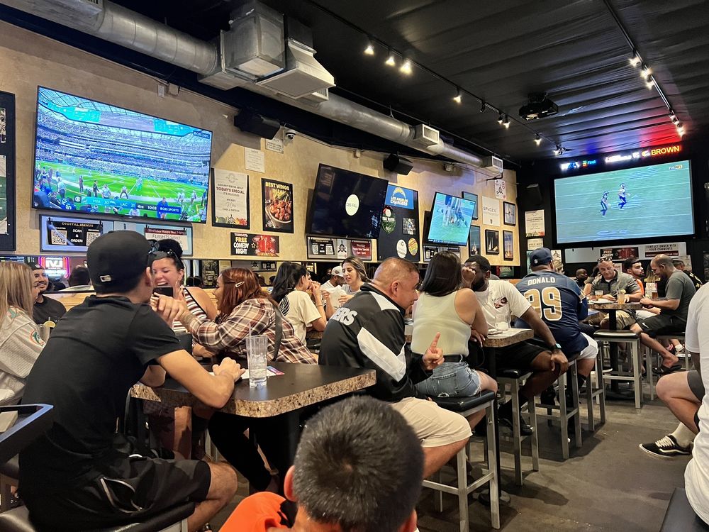 Flights Craft Beer + Sports Grill