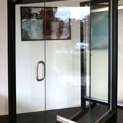 Oasis Shower Doors - This door notch panel return design is a common configuration that works great in most any bathroom.