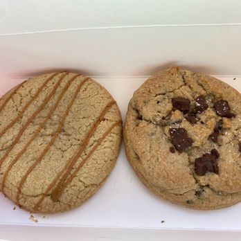 Crumbl - Natomas - Cookie Butter Lava & Semi-sweet Chocolate Chunk - Bakeries Near Me - Sacramento, California Crumbl - Natomas - Cookie Butter Lava & Semi-sweet Chocolate Chunk - Bakeries Near Me - Sacramento, California