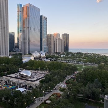 Cindy's Rooftop - View at sunset from patio - New American Near Me - Chicago, Illinois