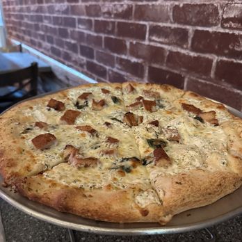Anna's Kitchen - White Pizza w/ crispy fried chicken on top - Italian Near Me - Virginia Beach, Virginia