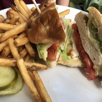 Yard House - Grilled chicken sandwich with avocado - New American Near Me - Orlando, Florida Yard House - Grilled chicken sandwich with avocado - New American Near Me - Orlando, Florida