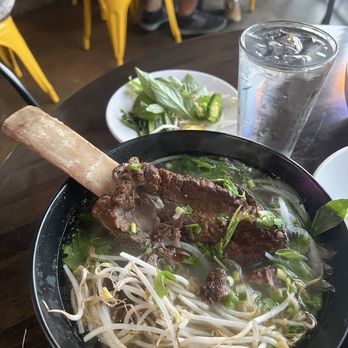 District 6 - Gastropubs Near Me - Louisville, Kentucky District 6 - Gastropubs Near Me - Louisville, Kentucky