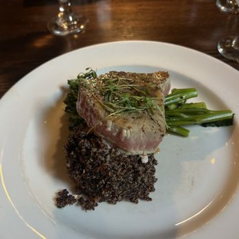 Mountain Room - Seared Ahi Tuna - American Near Me - Yosemite Valley, California Mountain Room - Seared Ahi Tuna - American Near Me - Yosemite Valley, California