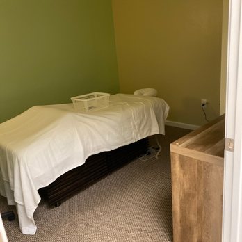 Kapolei Massage Institute - Vi is the best! So happy I found this place!! - Massage Schools Near Me - Kapolei, Hawaii