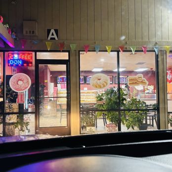 Yummy Donuts - An empty donut shop at 7 am... makes you wonder why - Donuts Near Me - Stockton, California Yummy Donuts - An empty donut shop at 7 am... makes you wonder why - Donuts Near Me - Stockton, California