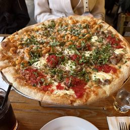 Half and half pizza - meatball, ricotta & basil and pasta alla vodka! Half and half pizza - meatball, ricotta & basil and pasta alla vodka!