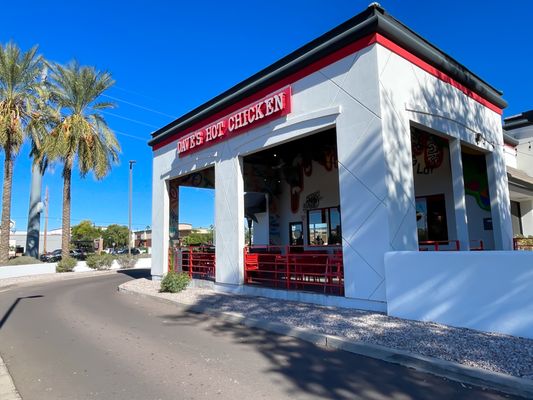 Dave's Hot Chicken by null