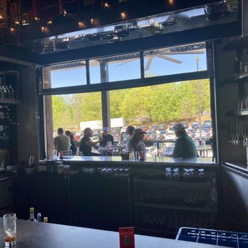Boxcar - Open garage doors bring in the fresh air! And patio seating! - New American Near Me - Atlanta, Georgia Boxcar - Open garage doors bring in the fresh air! And patio seating! - New American Near Me - Atlanta, Georgia
