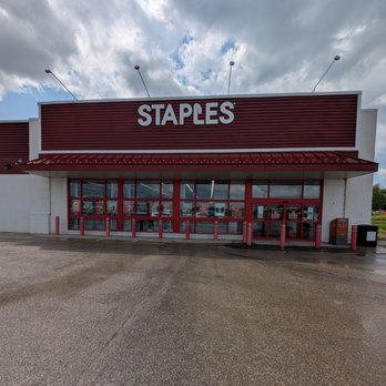 Staples - Steinbach - Storefront - Office Equipment Near Me - Steinbach, Manitoba Staples - Steinbach - Storefront - Office Equipment Near Me - Steinbach, Manitoba