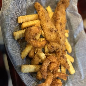 Beamie's at the River - Shrimp and catfish basket - American Near Me - Augusta, Georgia