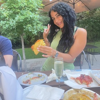 La Lanterna Restaurant & Caffe - Italian Near Me - Yonkers, New York
