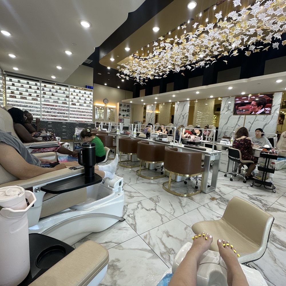 Essie Nail & iLash - Setting - Eyelash Service Near Me - Glendale, Arizona Essie Nail & iLash - Setting - Eyelash Service Near Me - Glendale, Arizona