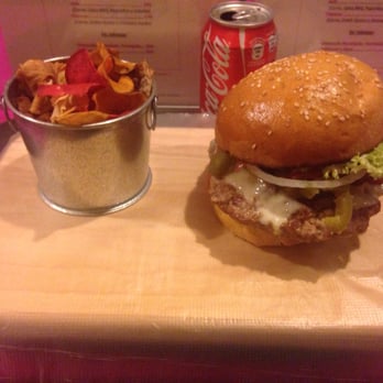 La Coronela - Hamburguesa con queso y beacon excelente decisión... - Burgers Near Me - San Andrés Cholula, PUE