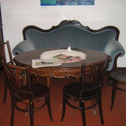 Eiscafé Tante Adele - Sofa im Innenbereich