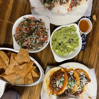 Mi Rinconcito Mexicano - Tacos revolcados de botrego, tacos birria de borrego, guacamole, pico de gallo, horchata - Tacos Near Me - Miami, Florida