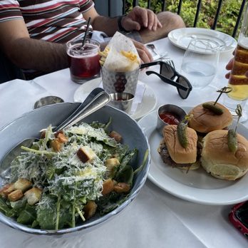 Gatsby's Landing - New American Near Me - Roslyn, New York