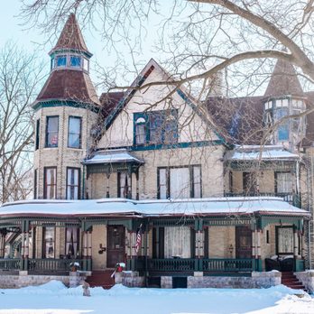 Fargo Mansion Inn - Hotels Near Me - Lake Mills, Wisconsin Fargo Mansion Inn - Hotels Near Me - Lake Mills, Wisconsin