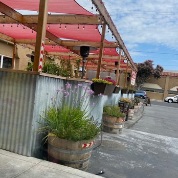 Running Rooster - Outside seating - American Near Me - Hollister, California