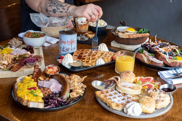 Caribou Gourmand - Restaurant de Terroir Québécois - Souper et Brunch et grande terrasse by null