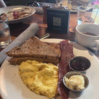 Beatrix - Streeterville - Turkey bacon, eggs and toast - New American Near Me - Chicago, Illinois