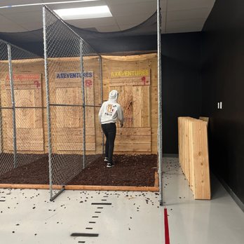 Axe Ventures LA - Axe Throwing Near Me - Los Angeles, California