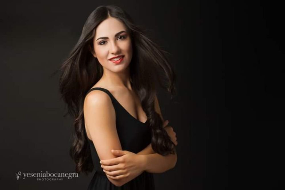 Attraction Makeup & Photography Logo