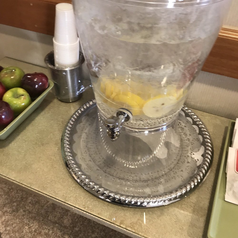Wingate By Wyndham York - Lemon water to rehydrate after a long drive....love these little touches - Hotels Near Me - York, Pennsylvania Wingate By Wyndham York - Lemon water to rehydrate after a long drive....love these little touches - Hotels Near Me - York, Pennsylvania