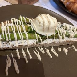 Winkel van Sinkel - Ricotta asparagus toast yum!