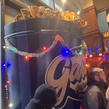 Garrett Popcorn Shops - Popcorn Shops Near Me - Chicago, Illinois