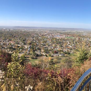 Grandad Bluff - Facing NW - Recreation Centers Near Me - La Crosse, Wisconsin Grandad Bluff - Facing NW - Recreation Centers Near Me - La Crosse, Wisconsin