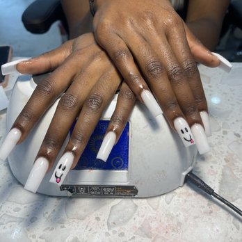 Grand Lux Nail Lounge - White medium square set w| hand drawn design - Eyelash Service Near Me - Houston, Texas Grand Lux Nail Lounge - White medium square set w| hand drawn design - Eyelash Service Near Me - Houston, Texas