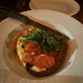 Clover Club - Octopus - Lounges Near Me - Brooklyn, New York