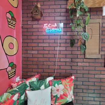 Kafela - Waiting area - Breakfast & Brunch Near Me - Cleveland, Ohio Kafela - Waiting area - Breakfast & Brunch Near Me - Cleveland, Ohio